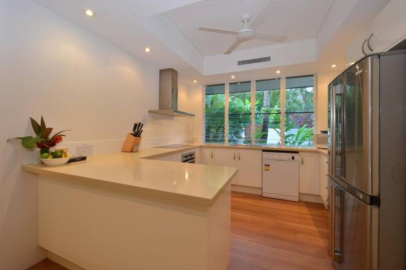 Innaminny - 4 bedroom luxury beachside getaway - image 2