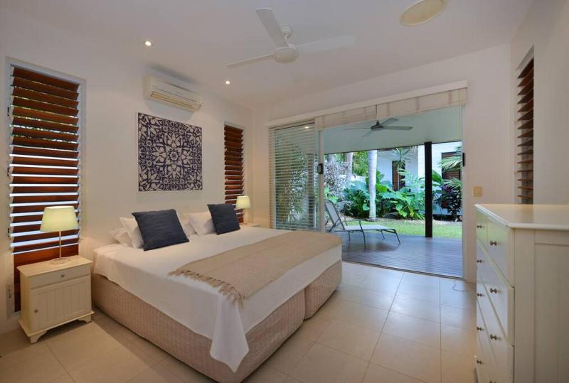 Innaminny - 4 bedroom luxury beachside getaway - image 12