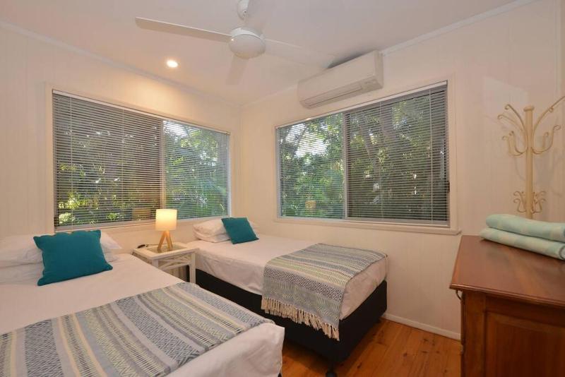 3 Bedroom Queenslander Home Close to Four Mile Beach - image 12