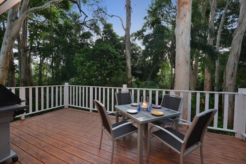 3 Bedroom Queenslander Home Close to Four Mile Beach - image 14