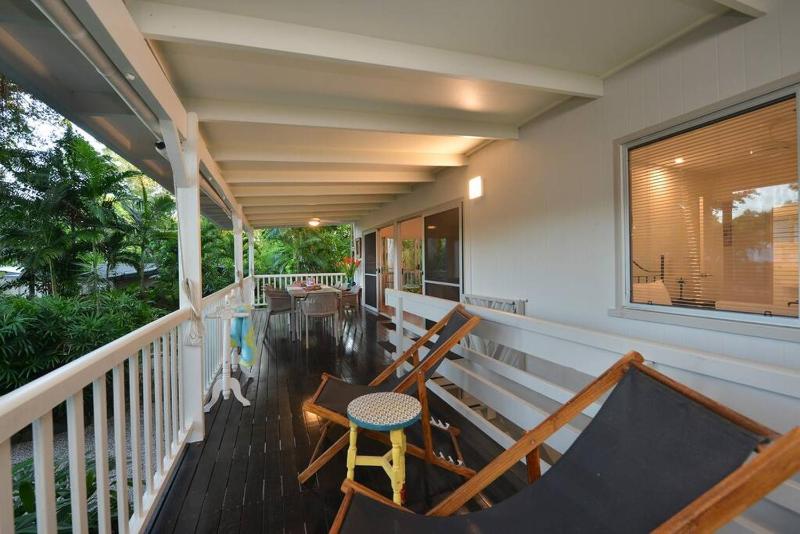 3 Bedroom Queenslander Home Close to Four Mile Beach - image 8