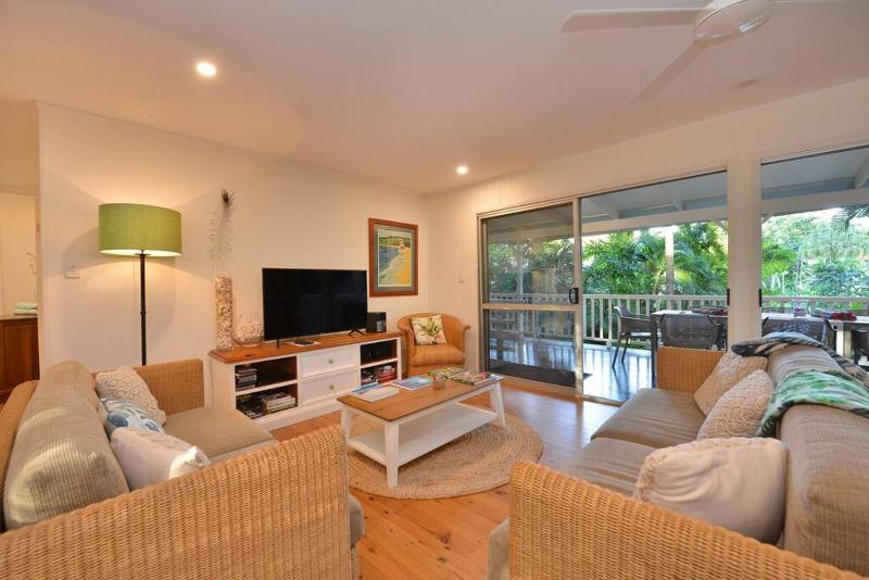 3 Bedroom Queenslander Home Close to Four Mile Beach - image 10