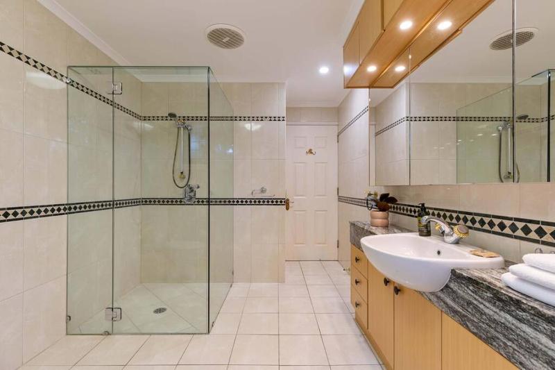 17 Solander Blvd - Beachside home sleeps 14 guests - image 17