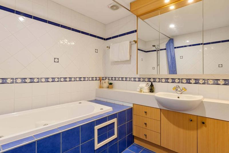17 Solander Blvd - Beachside home sleeps 14 guests - image 12