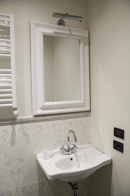 Deluxe Quadruple Room image 4