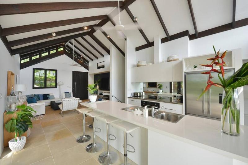Hapuka - Luxury Villa with Stunning Views on Murphy St - image 3