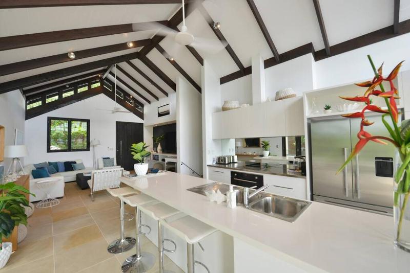 Hapuka - Luxury Villa with Stunning Views on Murphy St - image 8