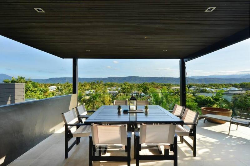 Hapuka - Luxury Villa with Stunning Views on Murphy St - image 18