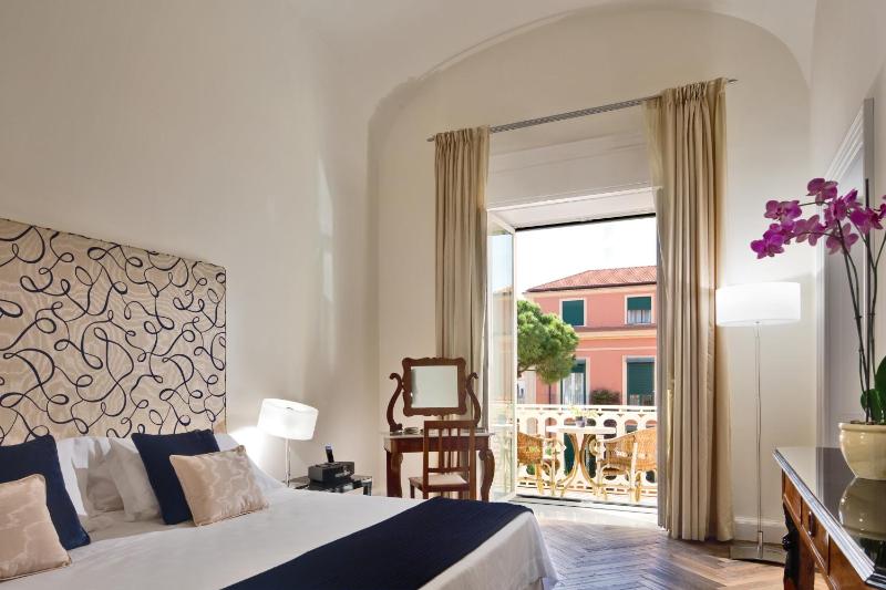 Junior Suite with Sea View image 4