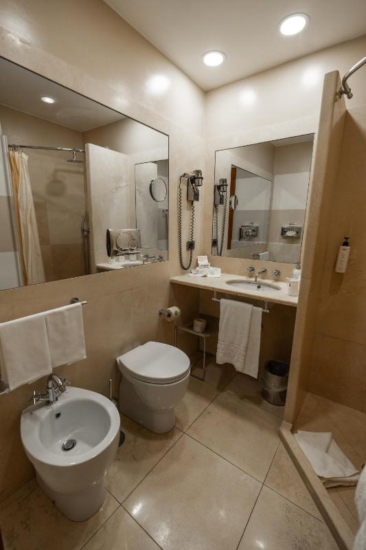 Economy Double Room image 2