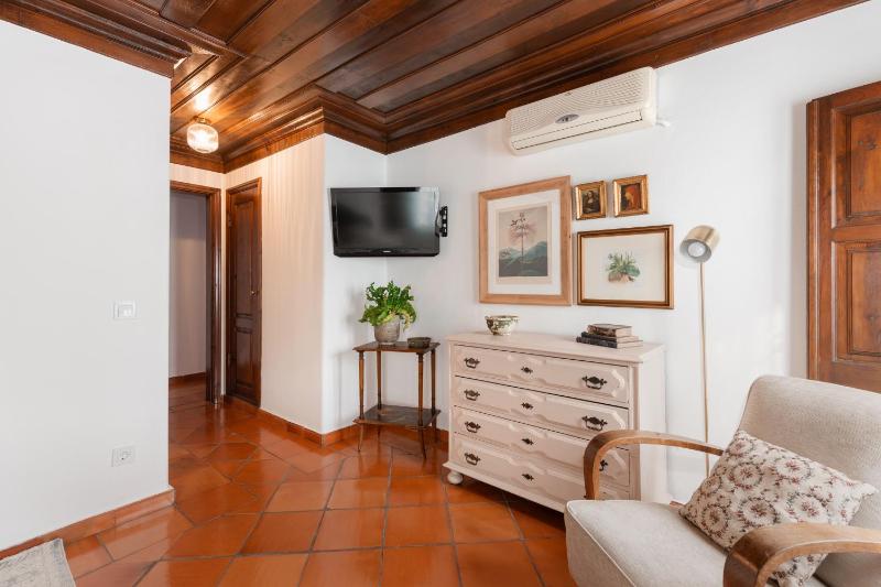 Large Double Room image 3