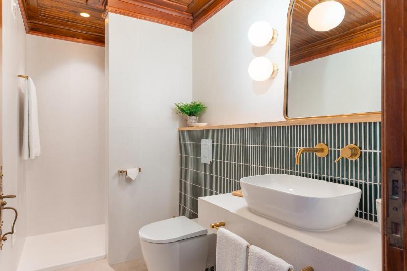 Large Double Room image 4