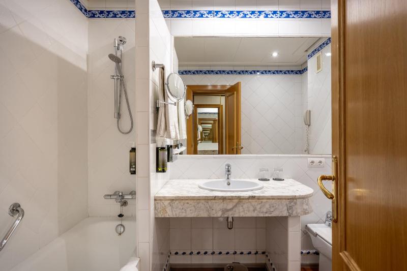 Triple Room (3 Adults) image 2