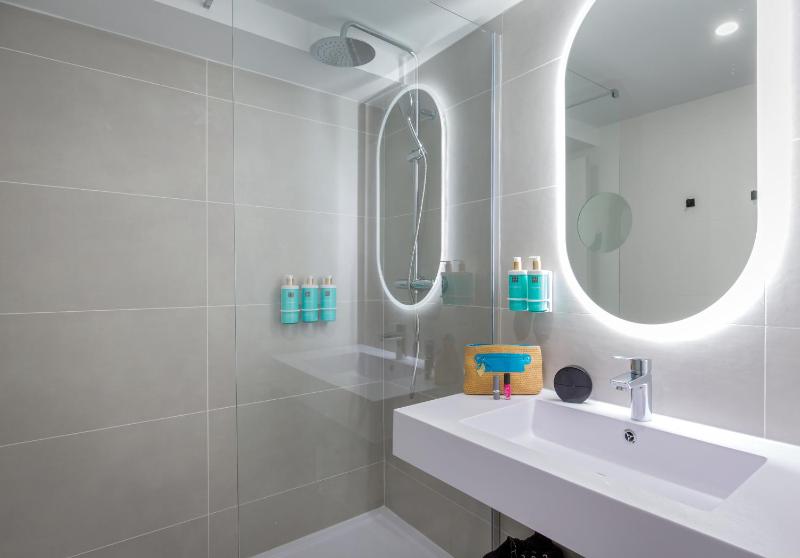 Classic Room with One Double Bed and One Sofa image 2