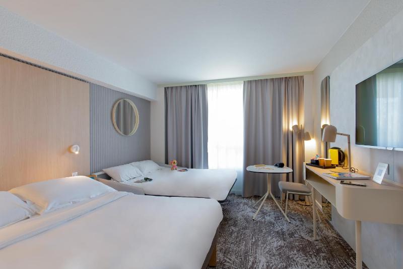 Family Room with One Double Bed and One Sofa (2 persons)  image 4