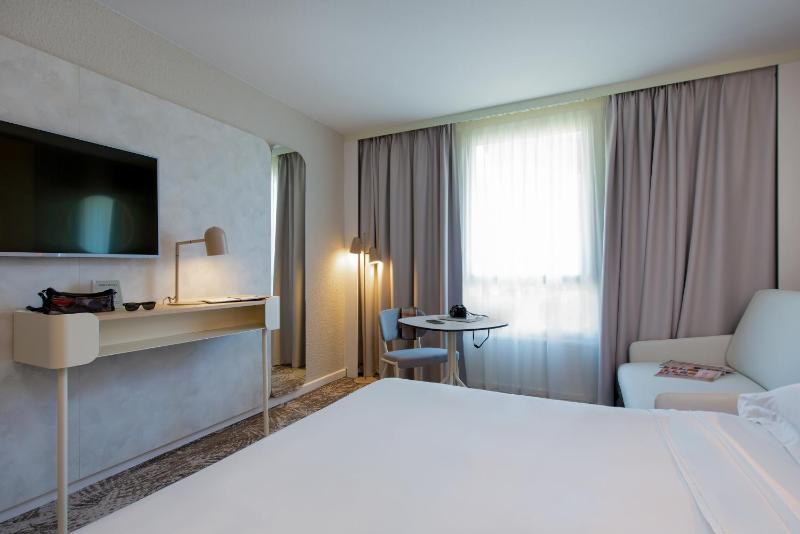 Classic Room with One Double Bed and One Sofa image 3