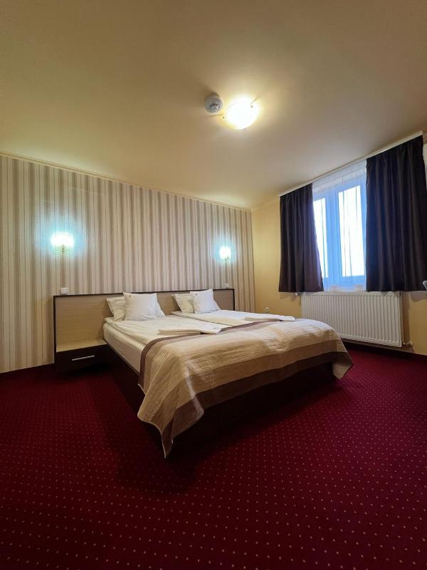 Double Room image 4