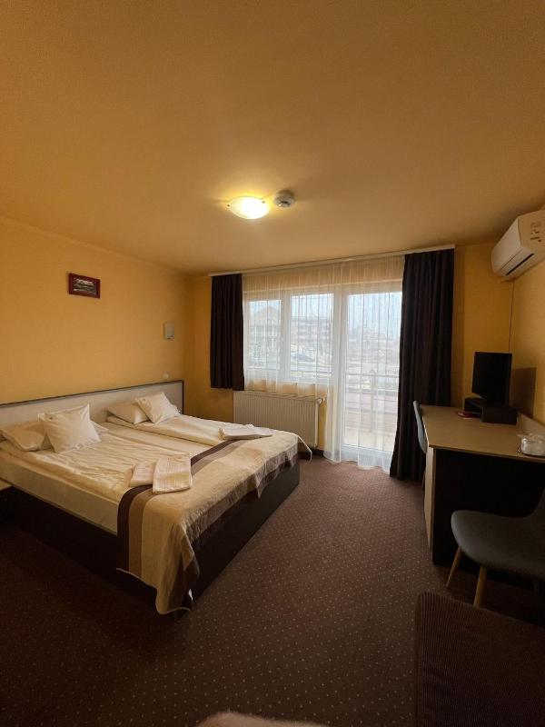 Double Room image 3