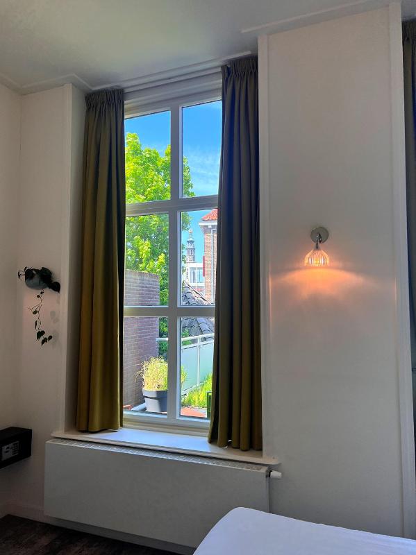 Deluxe Double Room with Balcony image 2