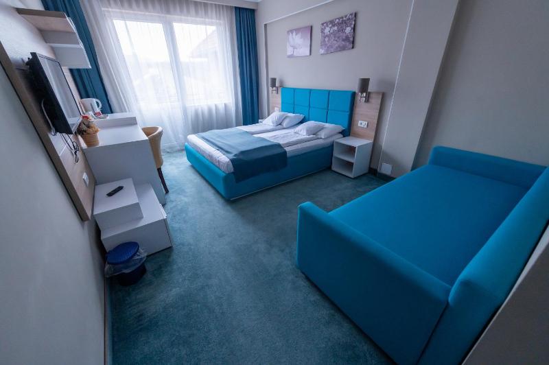 Deluxe Family Room (2 Adults + 1 Child) image 1