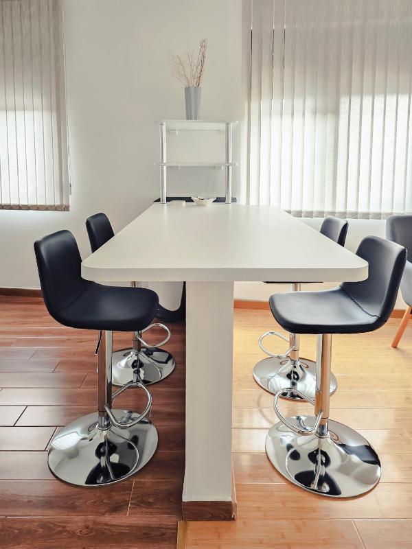 One-Bedroom Apartment image 4