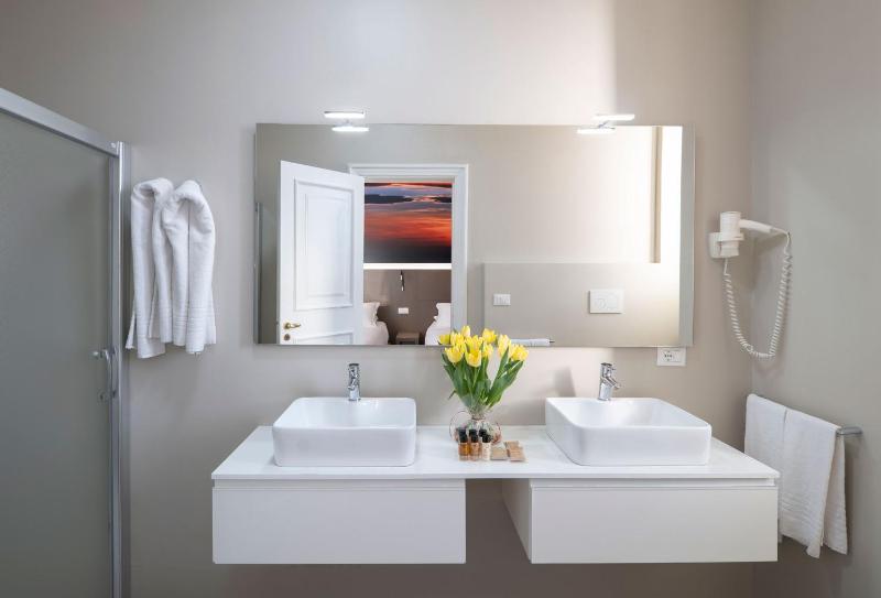 Superior Quadruple Room image 3