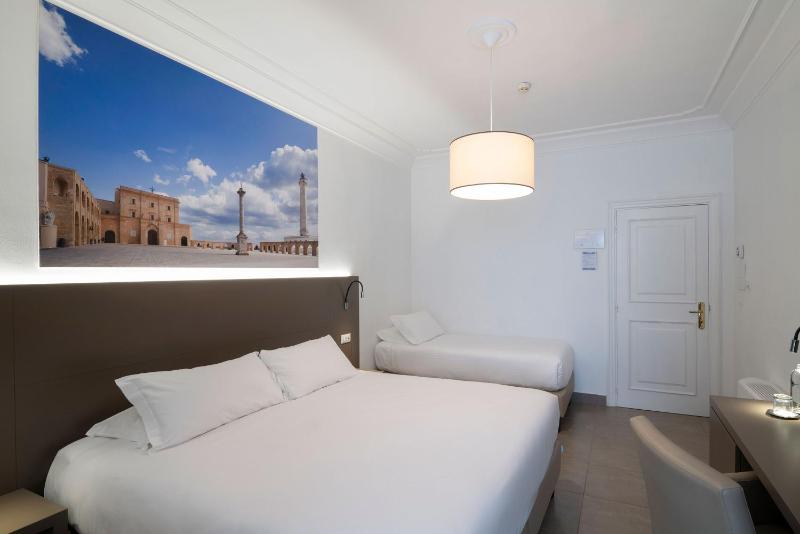 Superior Triple Room image 4