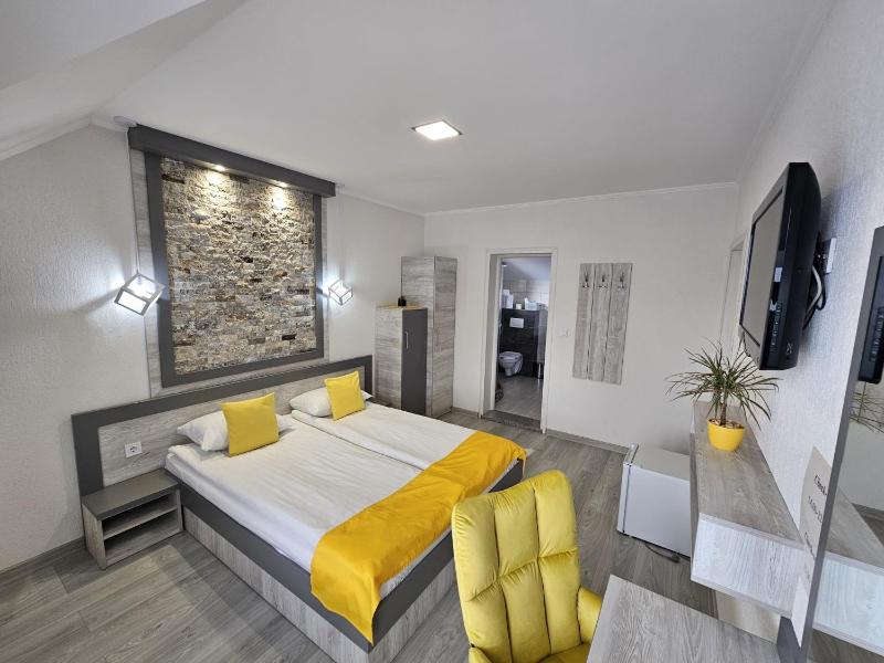 Deluxe Room image 1