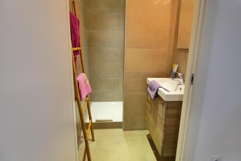 Two-Bedroom Apartment with Sea View - Upstairs(6 Adults) image 3