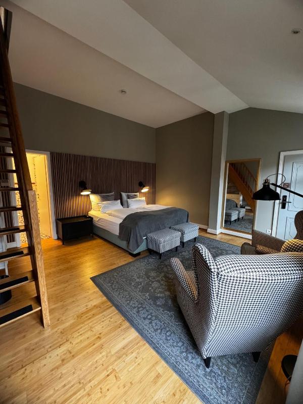 Deluxe Double Room image 2