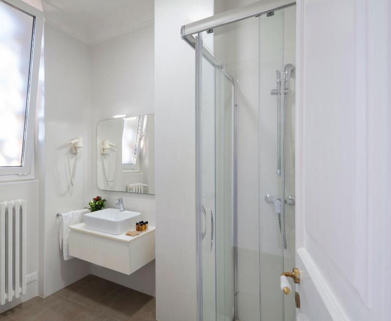Standard Double or Twin Room image 2