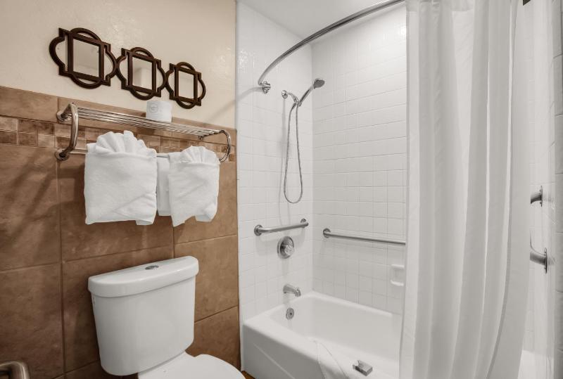 King Room image 4
