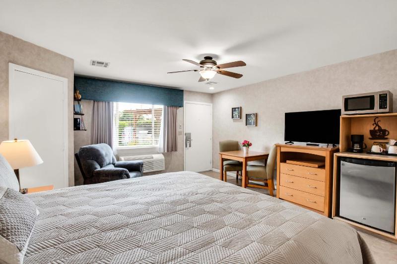 King Room image 3