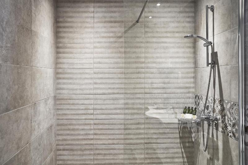 Grand Terrace Deluxe Suite with Outdoor Jacuzzi image 2