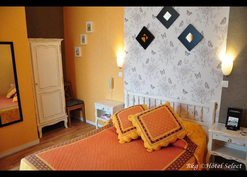 Double Room image 3