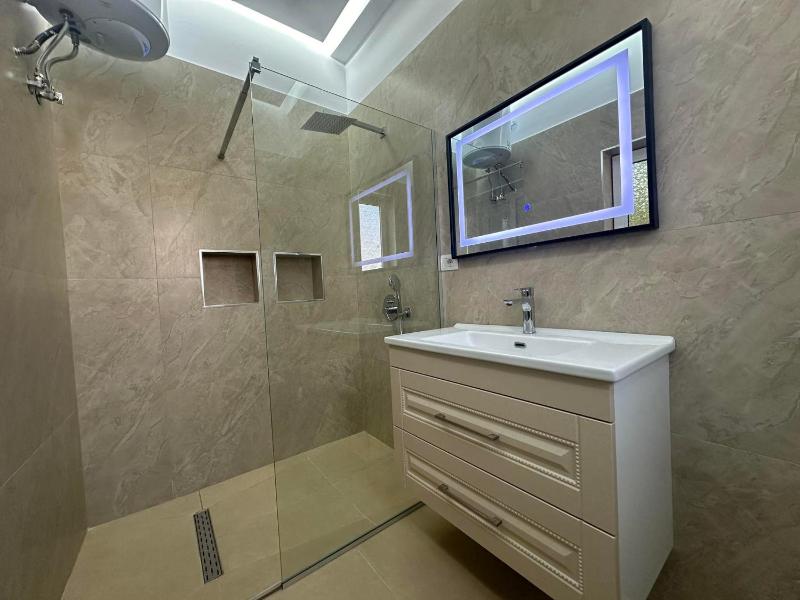 Algen Room's - image 13