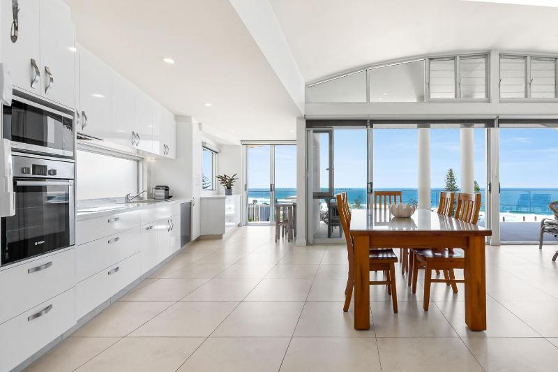 2 On The Park - Prime Location with Breathtaking Ocean Views - image 7