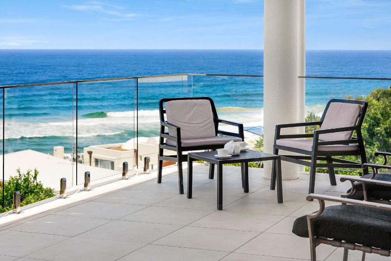 2 On The Park - Prime Location with Breathtaking Ocean Views - image 11