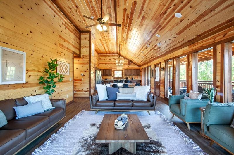Splash of Gatlinburg cabin - image 41