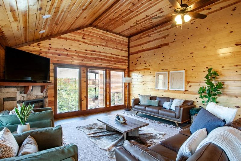 Splash of Gatlinburg cabin - image 42