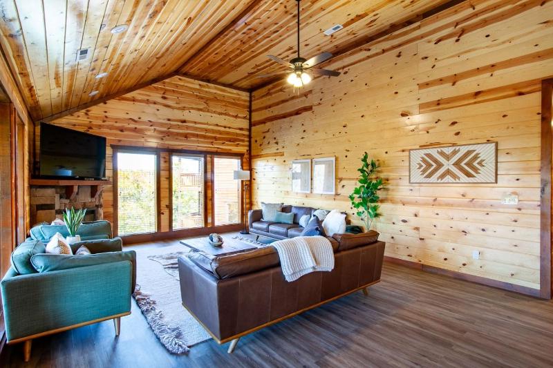 Splash of Gatlinburg cabin - image 48