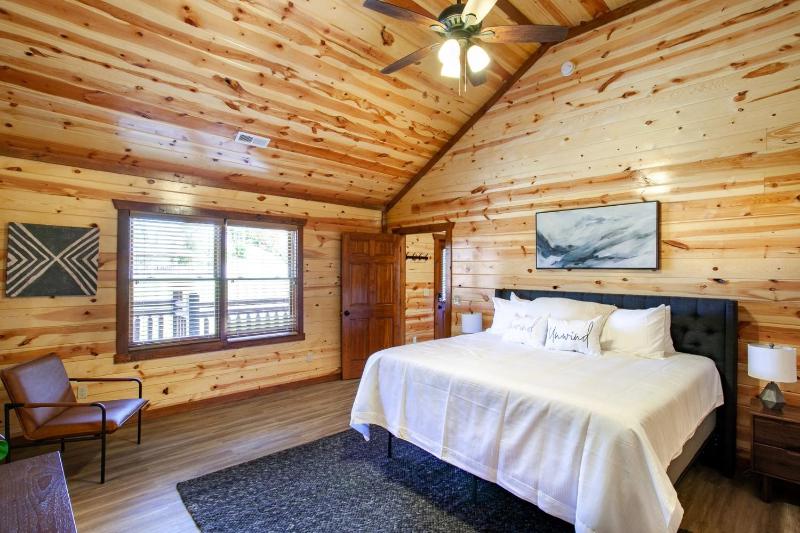Splash of Gatlinburg cabin - image 45