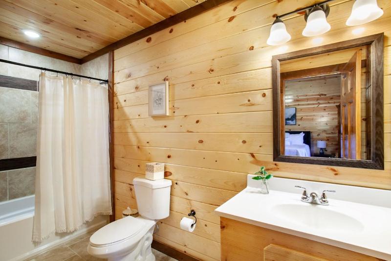 Splash of Gatlinburg cabin - image 44