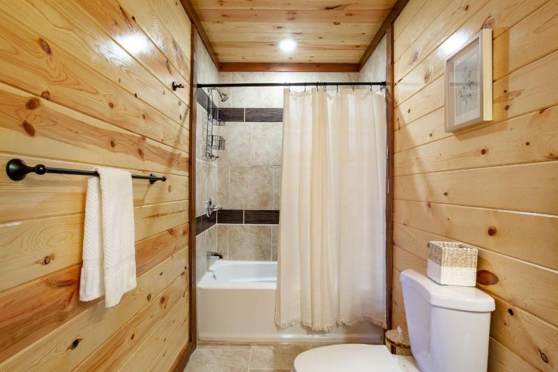 Splash of Gatlinburg cabin - image 19