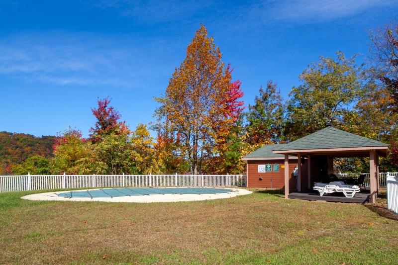 Splash of Gatlinburg cabin - image 38