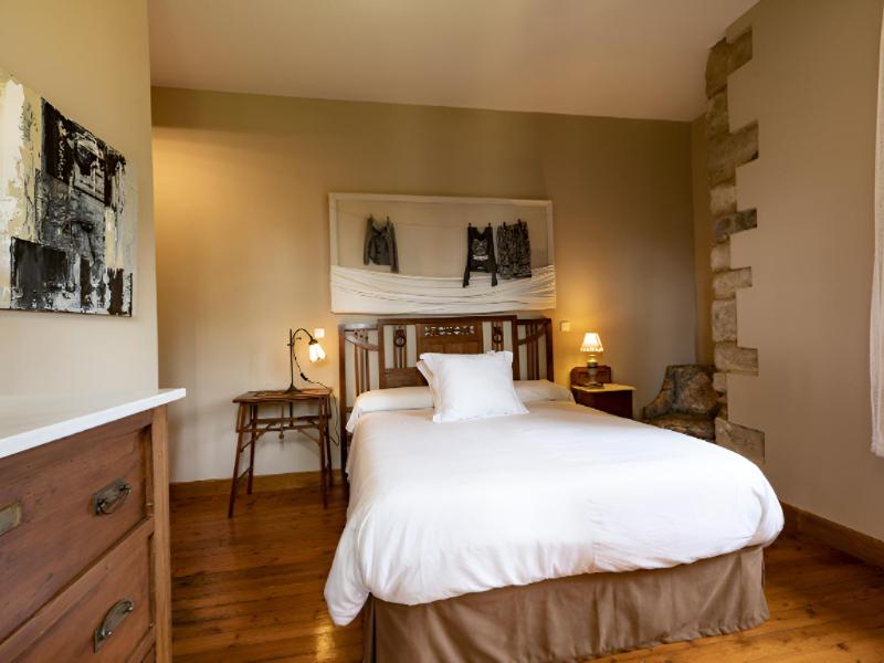 Double Room with Balcony image 1