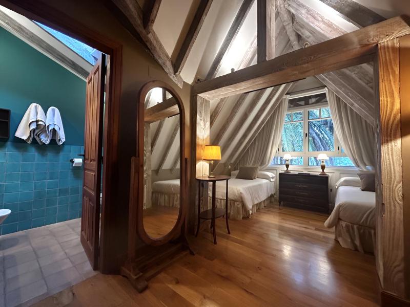 Twin Room image 1