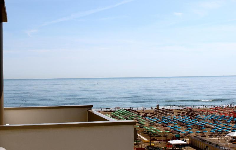 Superior Double or Twin Room with Beach Package image 2