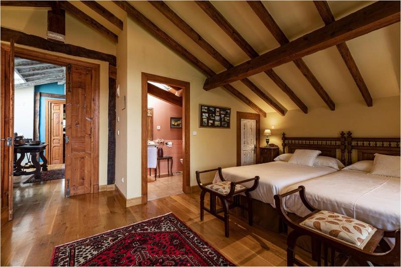 Deluxe Room image 4