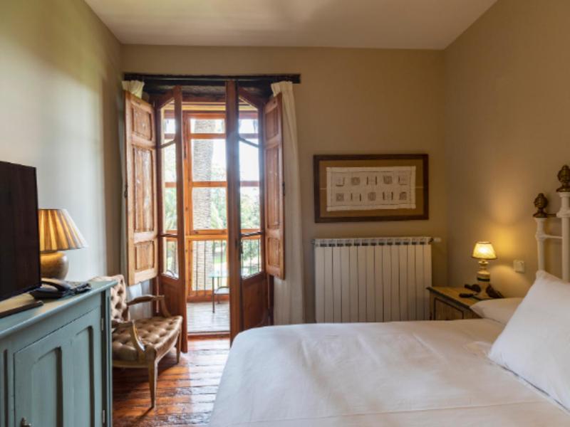 Double Room with Terrace image 4